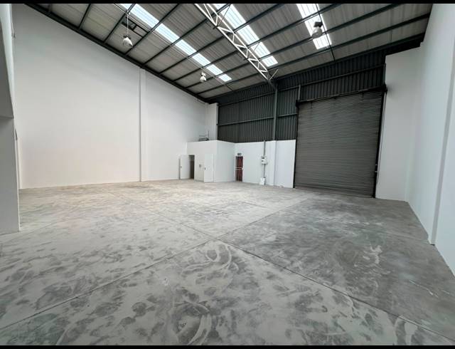624M² WAREHOUSE TO LET IN NORTH RIDING